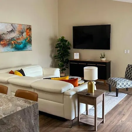 Alluring Luxury Oasis, Modern Comfort & Relaxation Wellington Exterior photo