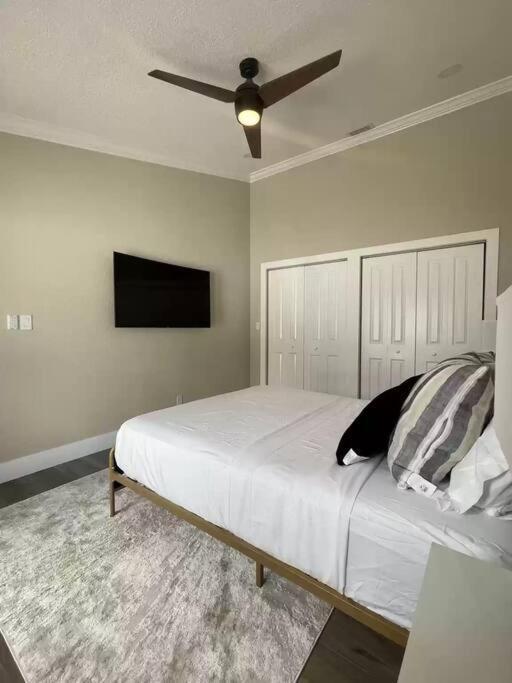 Villa Alluring Luxury Oasis, Modern Comfort & Relaxation
