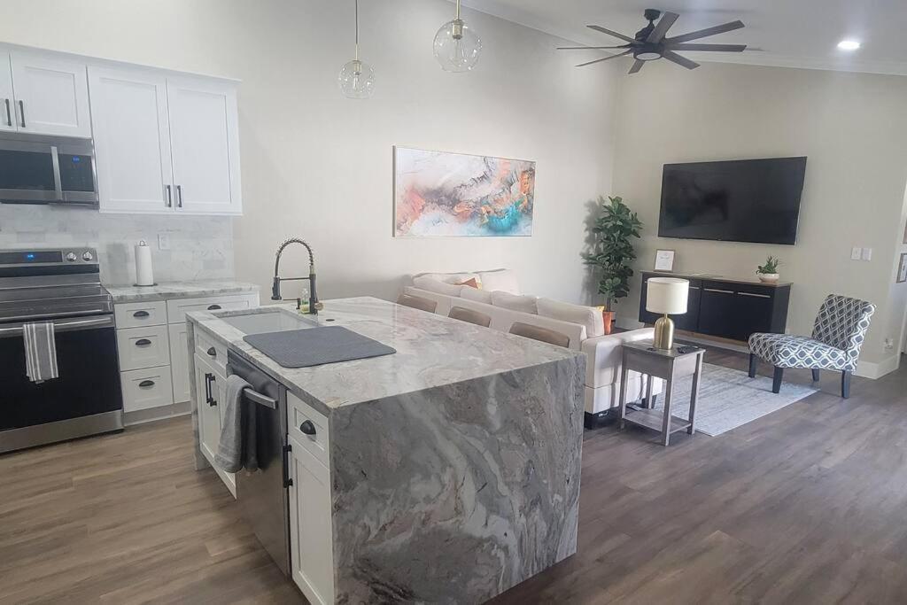 Alluring Luxury Oasis, Modern Comfort & Relaxation * Wellington