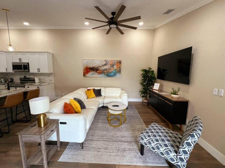 Alluring Luxury Oasis, Modern Comfort & Relaxation * Wellington