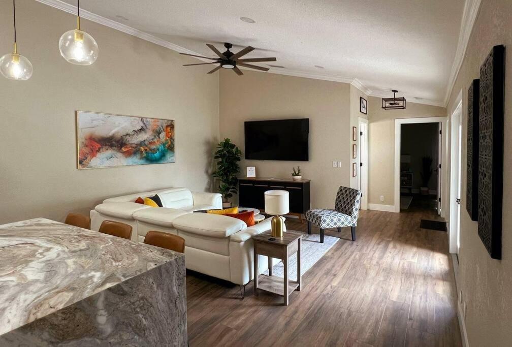 Villa Alluring Luxury Oasis, Modern Comfort & Relaxation *