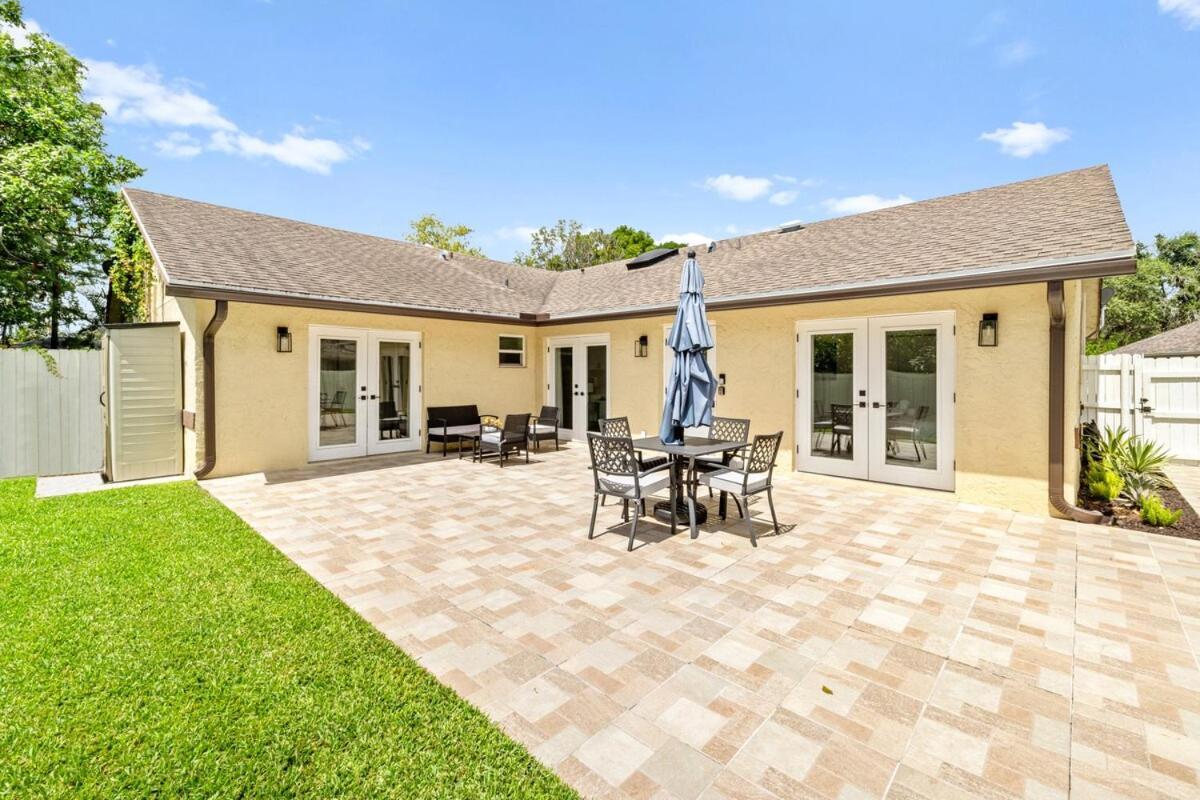 Alluring Luxury Oasis, Modern Comfort & Relaxation Villa