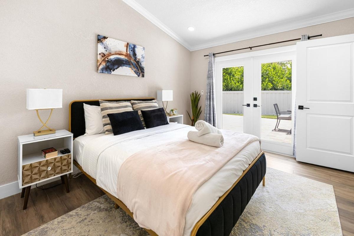 Alluring Luxury Oasis, Modern Comfort & Relaxation Villa Wellington