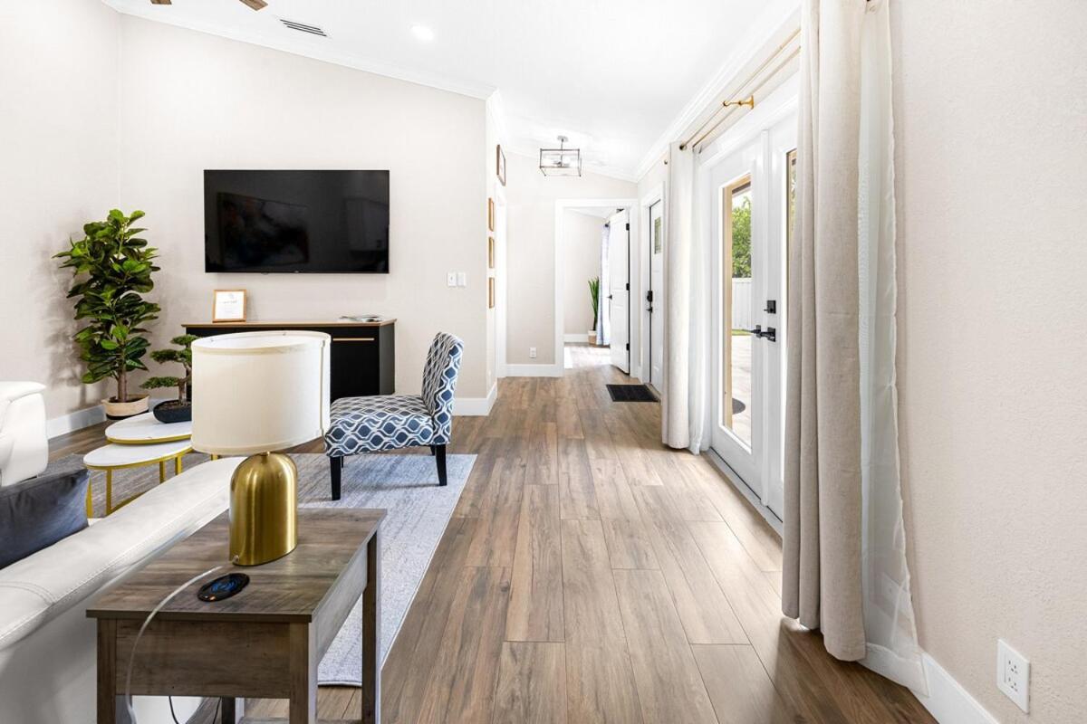 Alluring Luxury Oasis, Modern Comfort & Relaxation